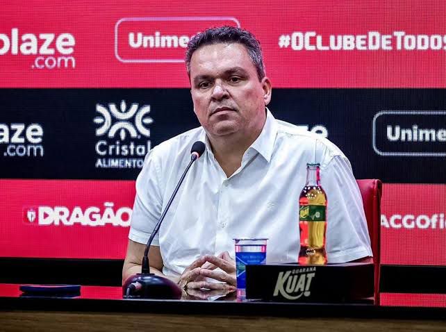 Presidente do Atlético, Adson Batista, admite estar planejando 2025 com um eventual rebaixamento do clube.