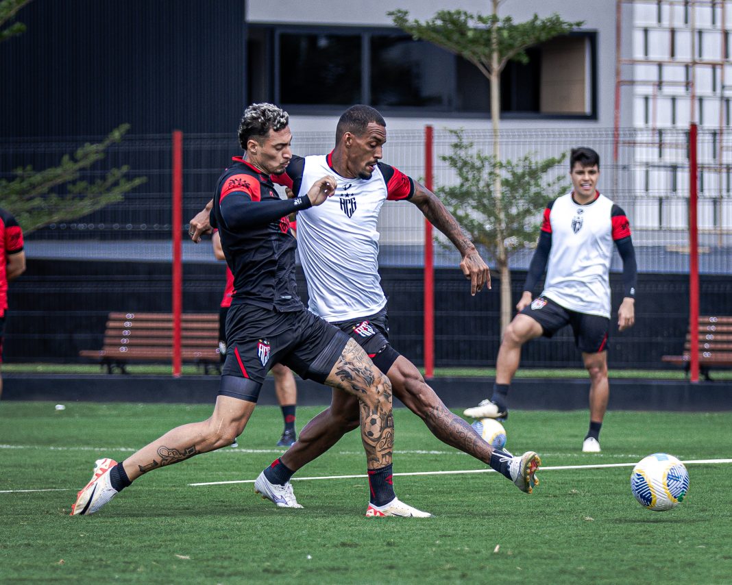 Atlético-GO encara o Cuiabá na próxima rodada do Brasileirão; técnico Louzer já tem escalação quase certa.