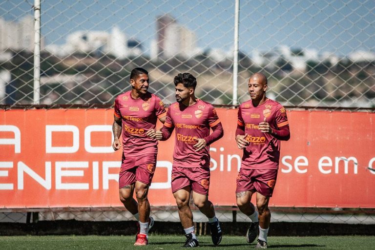 Novidades: Vila Nova terá pelo menos três mudanças e atacante deve começar no banco