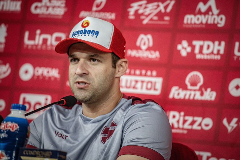 Thiago Carvalho estreia e muda o Vila Nova na ”decisão” contra o Amazonas