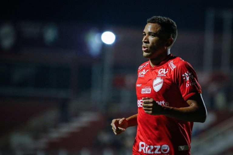 Com desfalque de lateral-direito, Vila Nova vai modificado para decisão contra o Mirassol