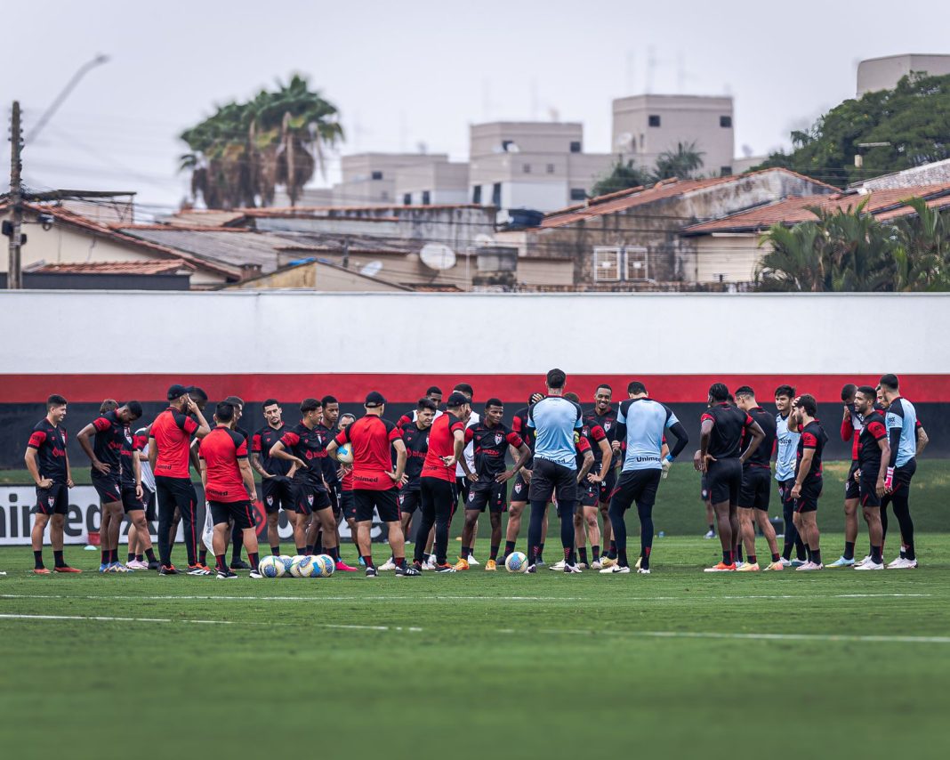 Elenco do Atlético em sessão de atividades no CT do Dragão.