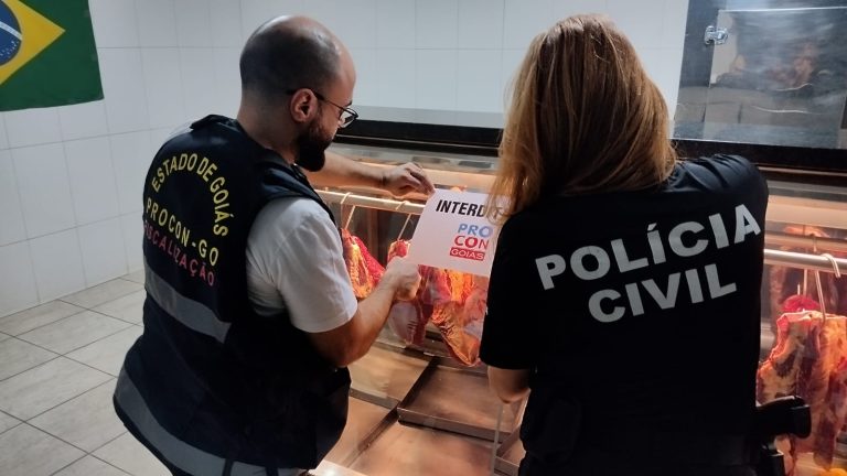 Procon Goiás interdita açougue por estocar carnes e produtos de maneira irregular
