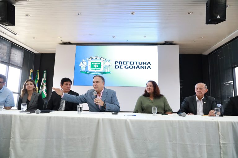 Nova secretaria vai desburocratizar processos, diz Mabel