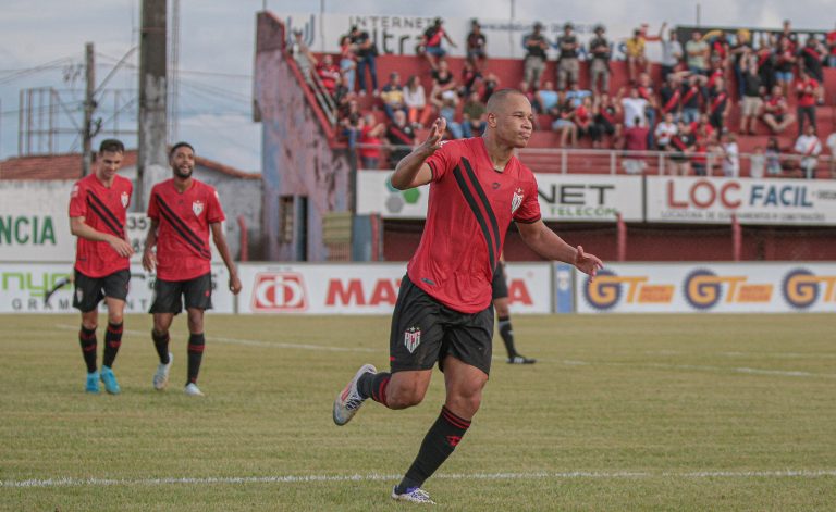 Atlético goleia Inhumas fora de casa e sobe na tabela