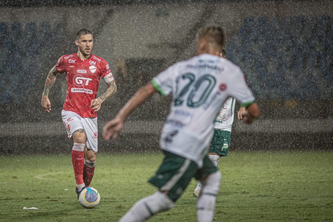 O Vila Nova retorna aos gramados após sua estreia na Copa Verde e enfrenta o Goiânia no clássico do Goianão 2025, nesta terça-feira, 5 de fevereiro, no estádio Serra Dourada.