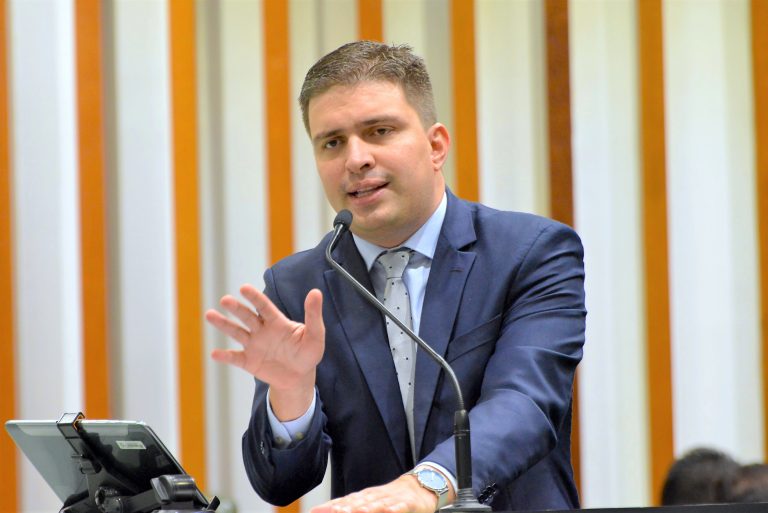 Humberto Teófilo faz alerta aos pais: “estão terceirizando a educação”