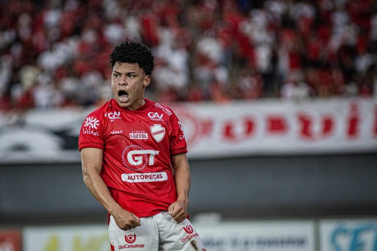 Cacau lamenta lesão de Emerson Urso: “péssima notícia”