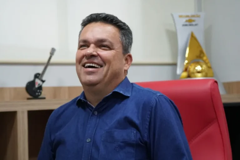 Adson relembra primeira entrevista da carreira com Nilton César