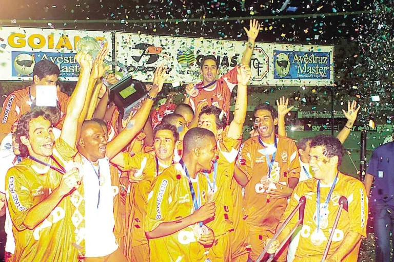 Quais campeonatos o Vila deve priorizar em 2025?