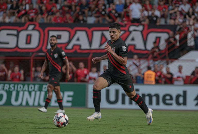 Atlético vence Inhumas em casa, e é o primeiro classificado para as semi finais do Goianão