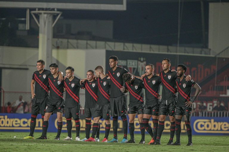 Atlético perde nos pênaltis para o Retrô e está eliminado da Copa do Brasil