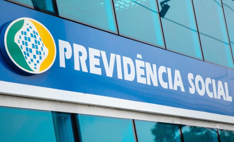 Advogada alerta ouvintes sobre descontos indevidos do INSS em aposentadorias