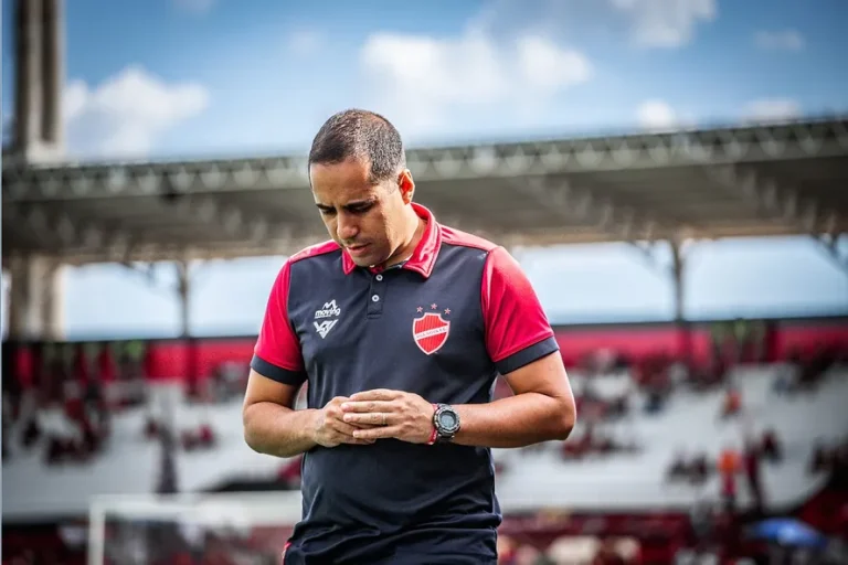 Cacau enaltece título do Vila Nova e elogia direção colorada