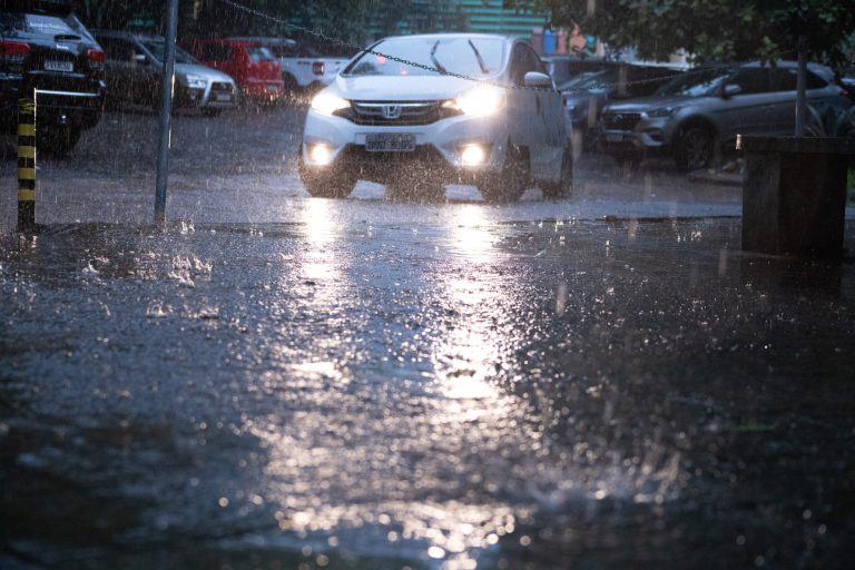 Fim de semana será de chuva e altas temperaturas em Goiás