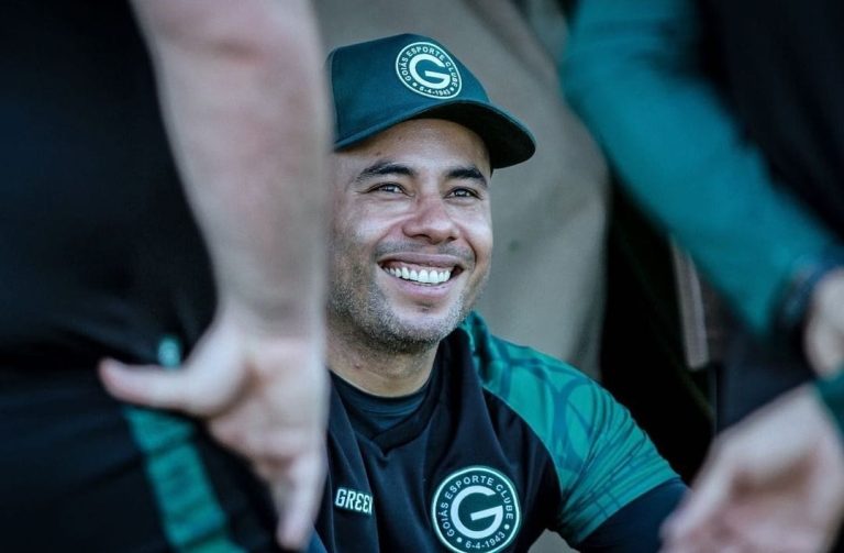 João Batista Souza critica postura de Jair Ventura em clássico: “vergonhoso”