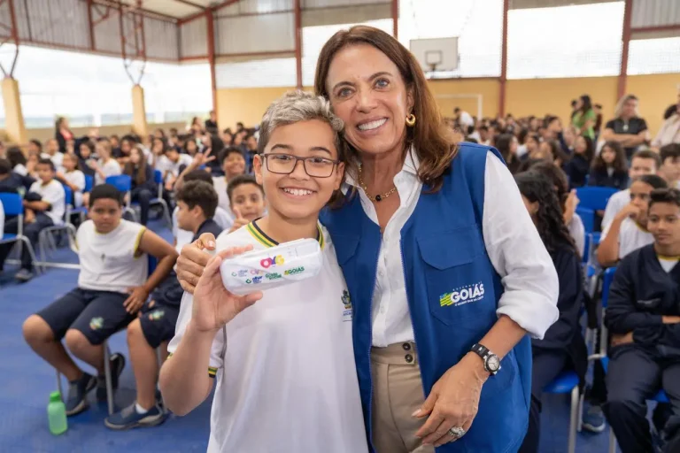 Goiás Social entrega 310 óculos de grau para estudantes da rede estadual