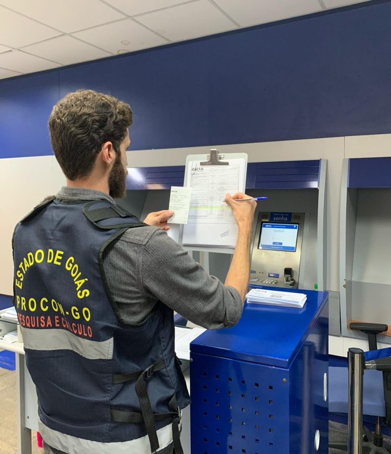 Tarifas bancárias tem variação de até 450%