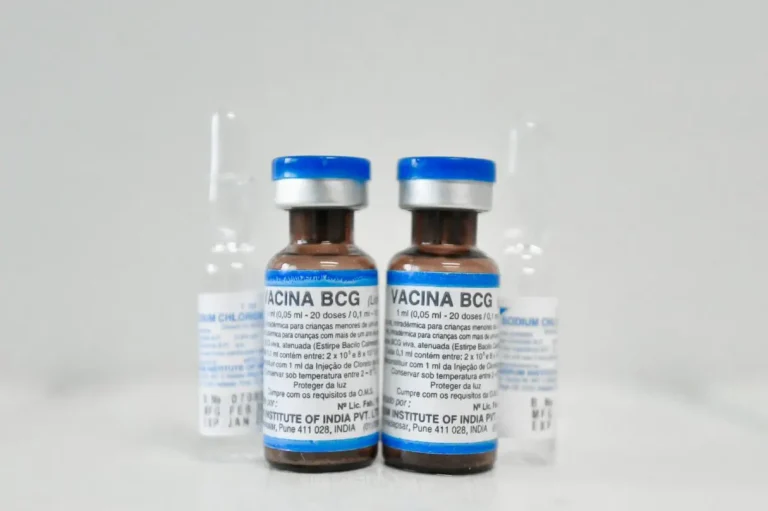 Vacinação com a BCG ajuda prevenir formas graves da doença, mas não garante 100% de eficácia na prevenção da tuberculose pulmonar