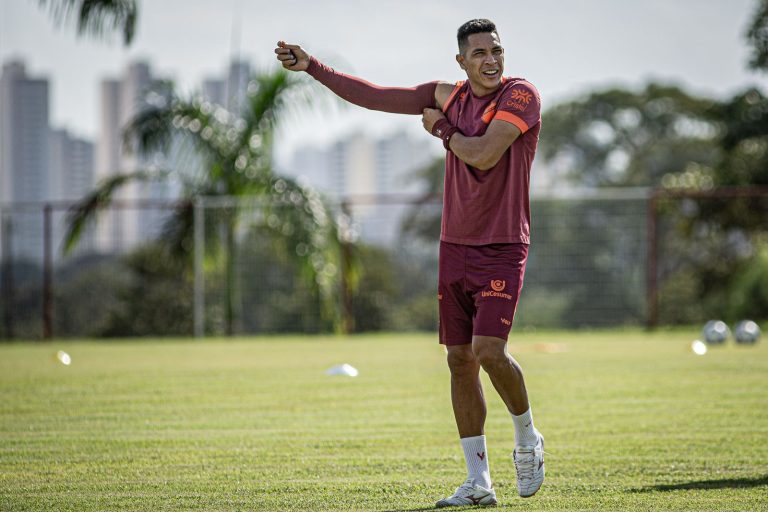 O Vila Nova encerra hoje a preparação para o jogo contra o Rio Branco VN (ES) pela 2ª fase da Copa do Brasil, que acontece amanhã, às 21h30, no estádio Serra Dourada. O time conta com o retorno de Igor Henrique, mas segue sem vários desfalques, incluindo Emerson Urso e Kozlinski.