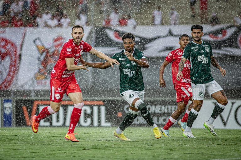 Quem é favorito para o clássico entre Goiás e Vila Nova pela Série B?
