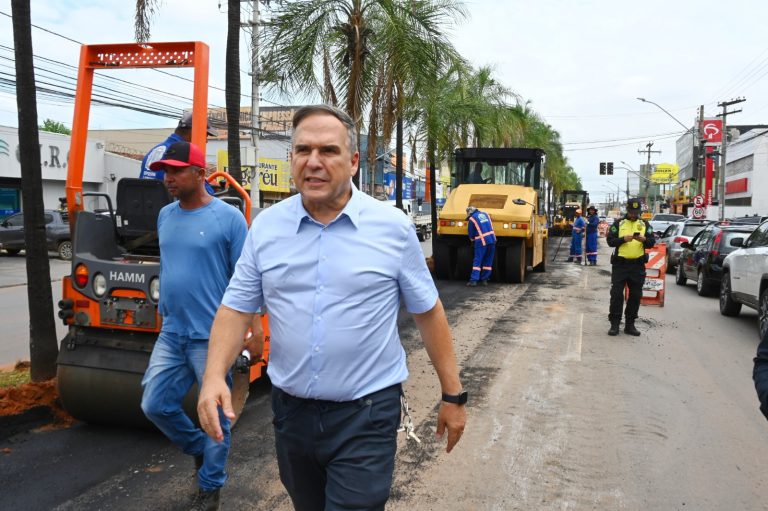 Prefeito Sandro Mabel vistoria obras da Avenida Castelo Branco