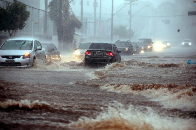 Chuvas continuam em Goiás e 132 municípios permanecem em alerta para tempestades e alagamentos 