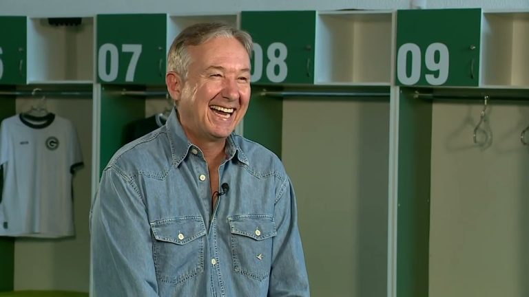 Cacau relembra clássicos que jogou e comenta rivalidade: “coisa mais normal do mundo”