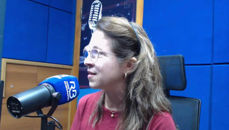 Celular para crianças? Psicóloga alerta: ‘será que a proibição iria funcionar?’