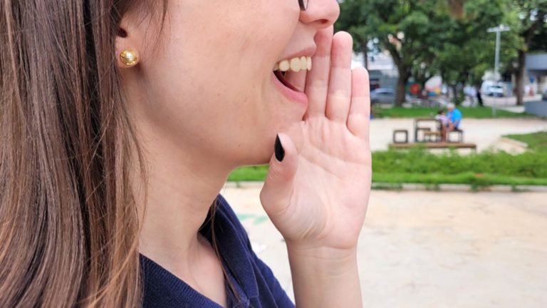 Fonoaudióloga Juliana Ferraz explica cuidados essenciais para manter a saúde vocal