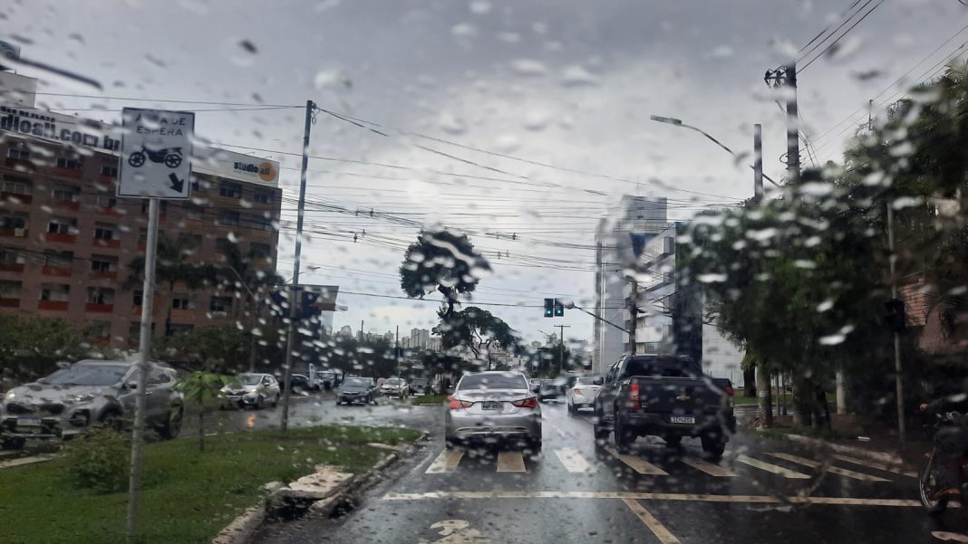Feriadão tem previsão de chuva em Goiás