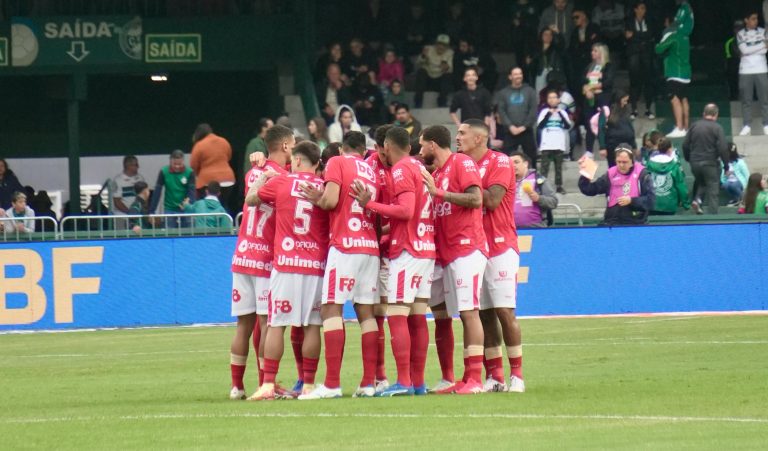 Weslley Souza acredita em dificuldade do Vila diante da Chapecoense, mas vê vitória como obrigação