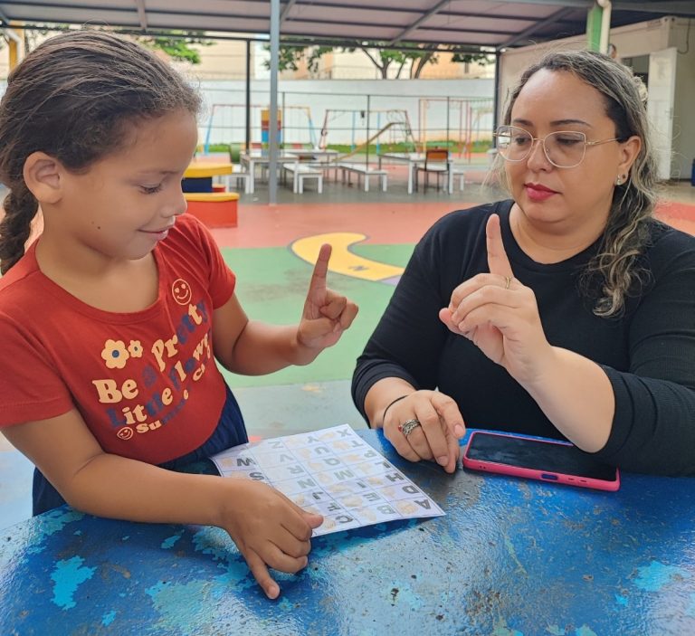 Educação realiza encontro com intérpretes de libras nesta quinta-feira (10)