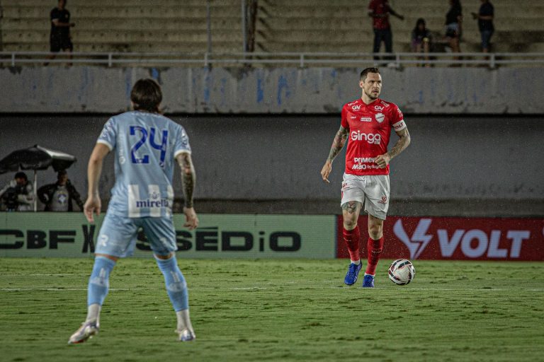 Com gol de Gabriel Poveda, Tigre bate o Paysandu fora de casa e respira na Série B; equipe já se prepara para o clássico contra o Goiás.