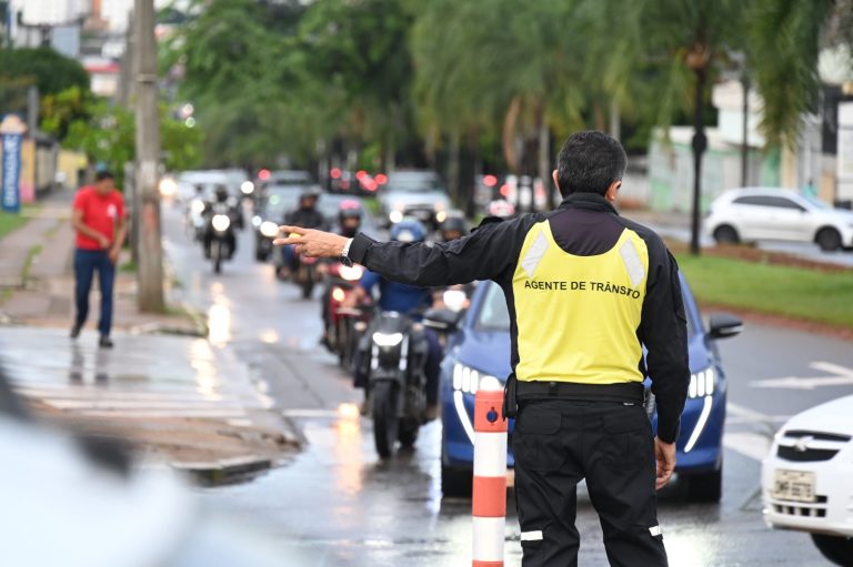 Secretaria Municipal de Engenharia de Trânsito orienta sobre segurança nas estradas durante o feriado