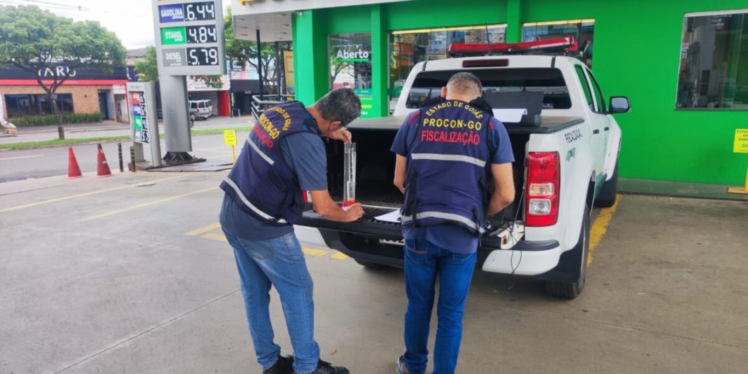 Procon Goiás notifica mais de 20 postos em Goiânia para justificarem aumento no preço do combustível