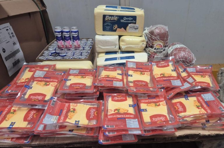 Supermercado em Goiânia é flagrado com 60 quilos de alimentos vencidos à venda