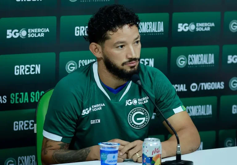 João Batista critica atuações de atacante esmeraldino e reforça importância de contratações no Goiás