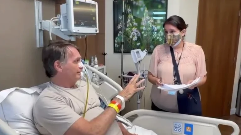 Após live na UTI, STF intima Bolsonaro no hospital em Brasília... Leia mais em https://www.cartacapital.com.br/politica/apos-live-na-uti-stf-manda-intimar-bolsonaro-no-hospital/. O conteúdo de CartaCapital está protegido pela legislação brasileira sobre direito autoral. Essa defesa é necessária para manter o jornalismo corajoso e transparente de CartaCapital vivo e acessível a todos