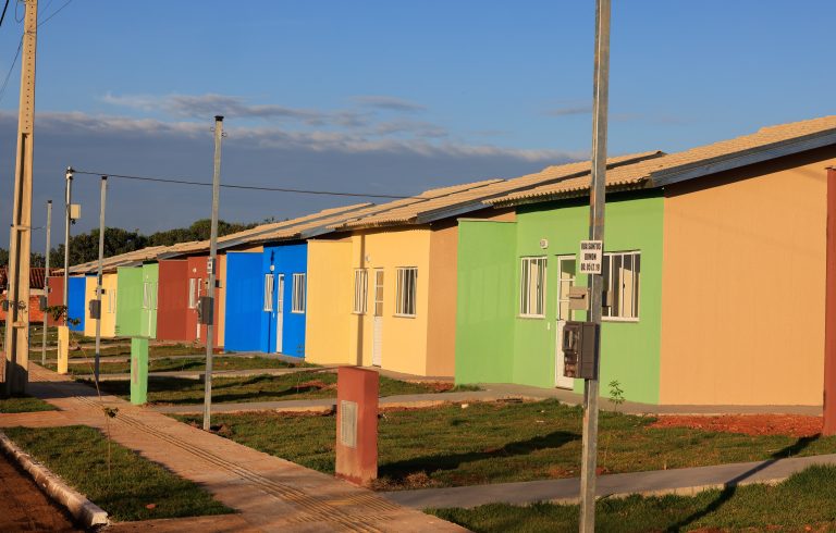 Governo de Goiás entrega 42 casas a custo zero em Bela Vista