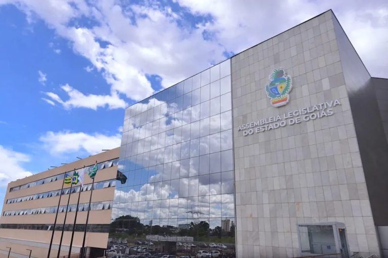 Alego aprova projeto que impede guincho com condutor presente