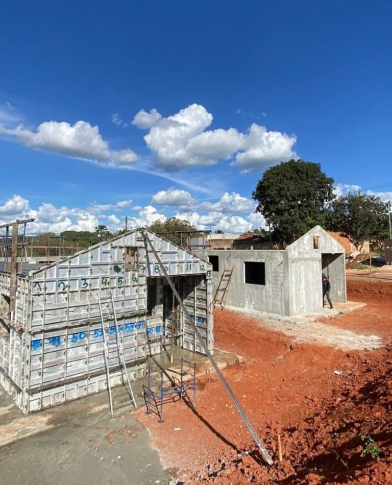 Prefeitura de Caldas Novas inicia construção de 97 casas populares