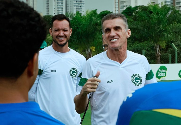 Cacau elogia Réver e comenta ausência de Vagner Mancini em clássico