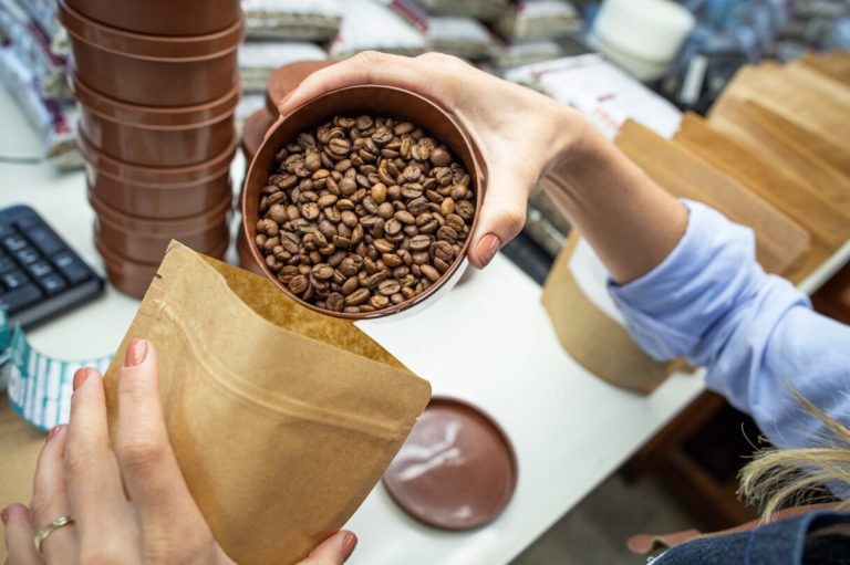 Balança comercial de abril tem superávit de US$ 810 milhões