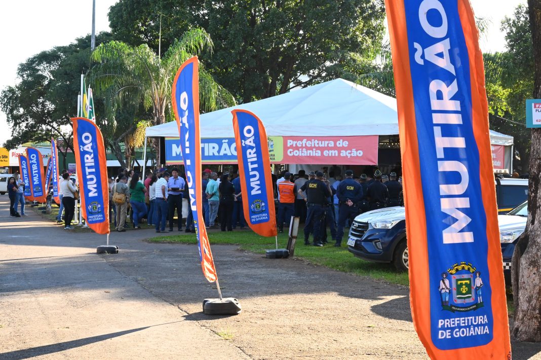 Prefeito Sandro Mabel abre mutirões na região central e reforça pedido de descarte correto de lixo pela cidade
