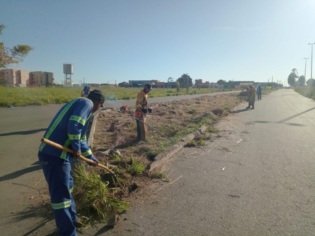 Comurg realiza roçagem com costais em 20 bairros de Goiânia nesta quinta-feira (22/5)