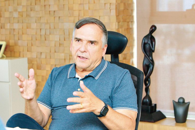 Mabel sanciona lei que cria programa de combate à violência contra a pessoa idosa