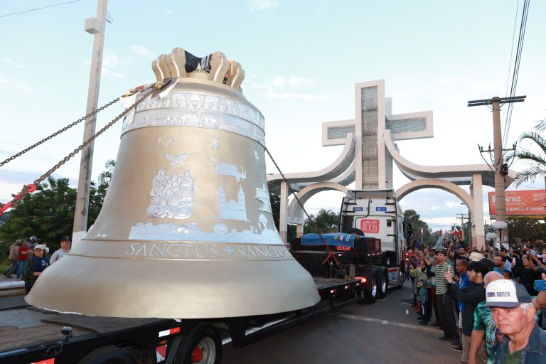 Vox Patris é recebido com missa e procissão em Trindade após viagem de 10 mil km