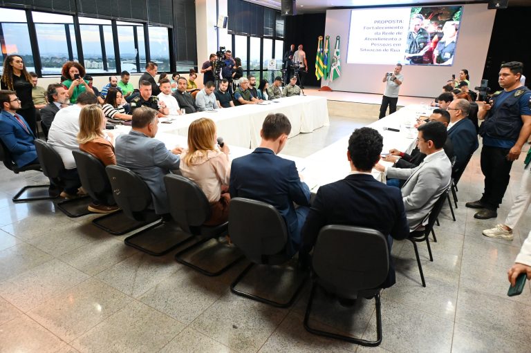 Mabel reúne instituições para construção de plano de reinserção de pessoas em situação de rua