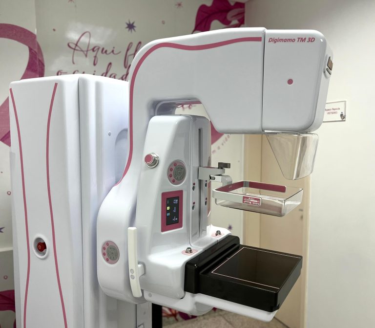 Prefeitura de Goiânia entrega novo mamógrafo para ampliar diagnóstico de câncer de mama